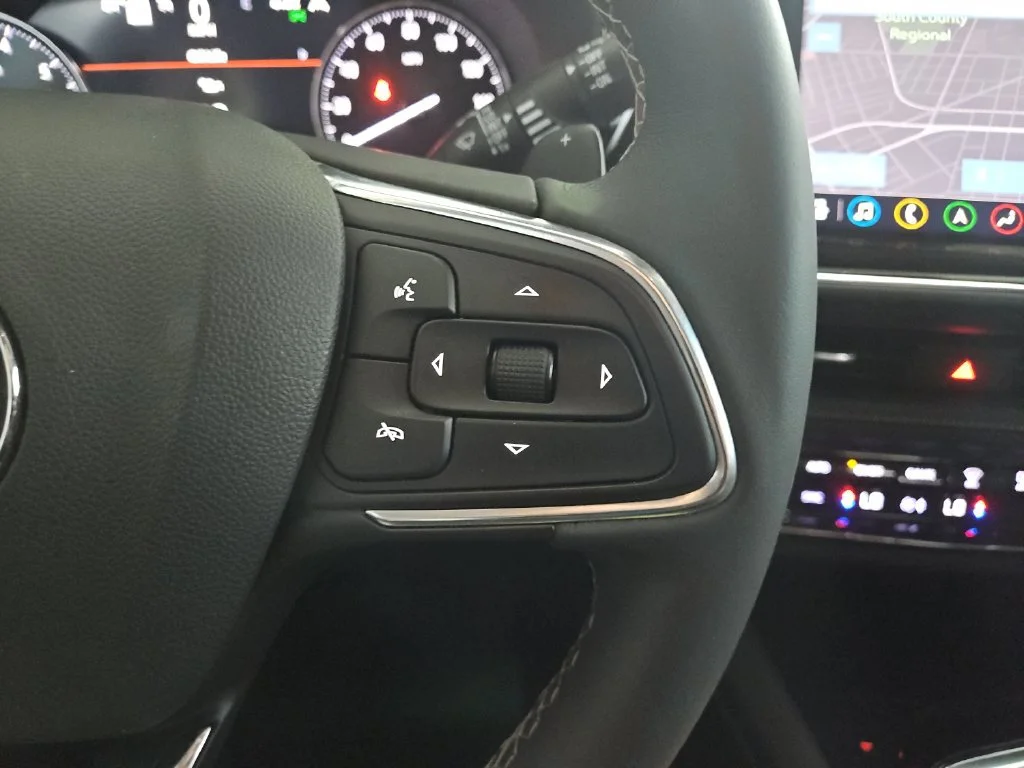 Used 2022 SUMMIT WHITE Buick Essence image 21