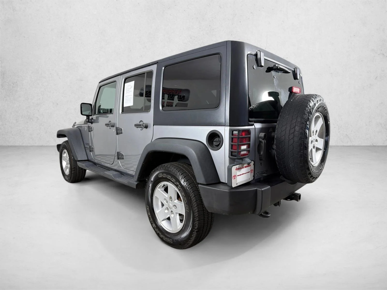 Used 2017 Red Jeep Sport image 5