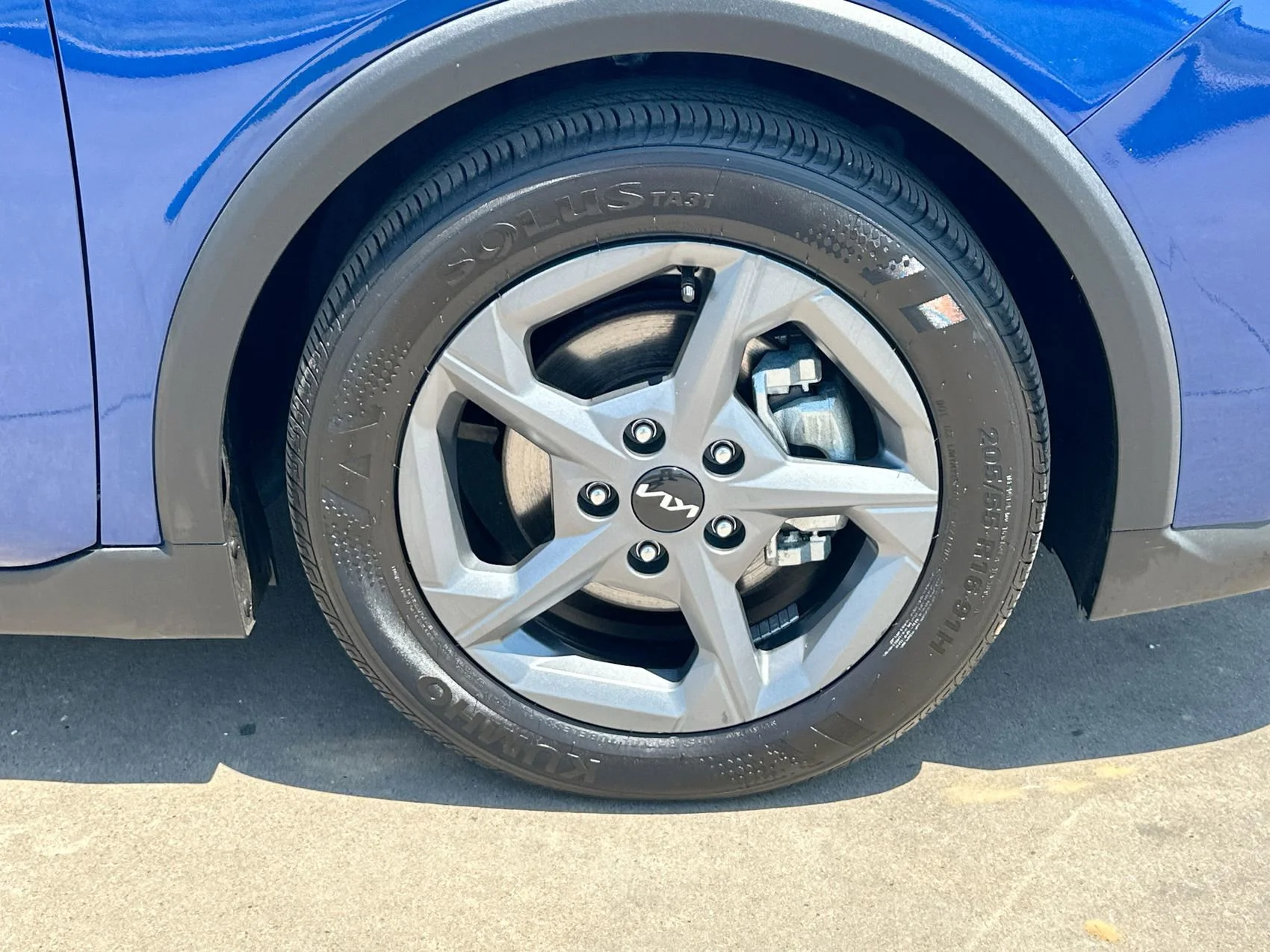 Used 2025 Deep Sea Blue Kia LXS image 10