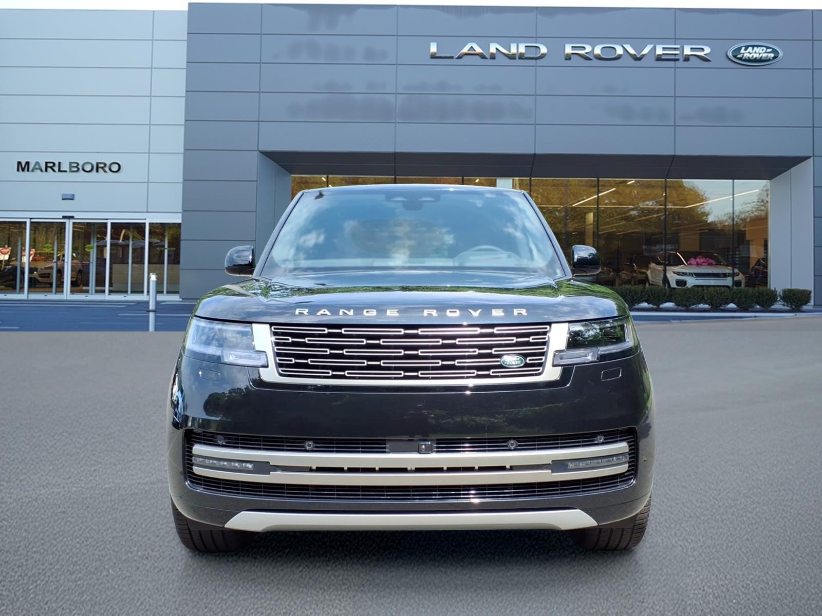 New 2026 Santorini Black Land Rover SE image 8