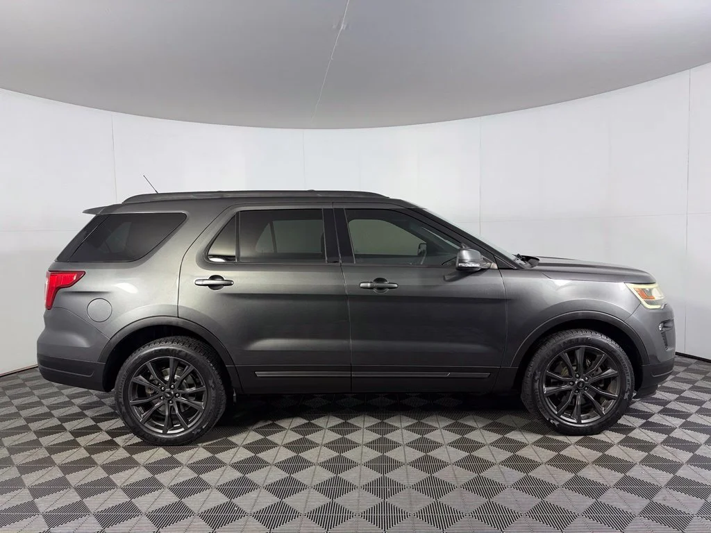 Used 2018 Gray Ford XLT image 4