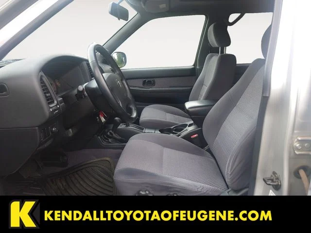 Used 2002 Silver Nissan SE image 9