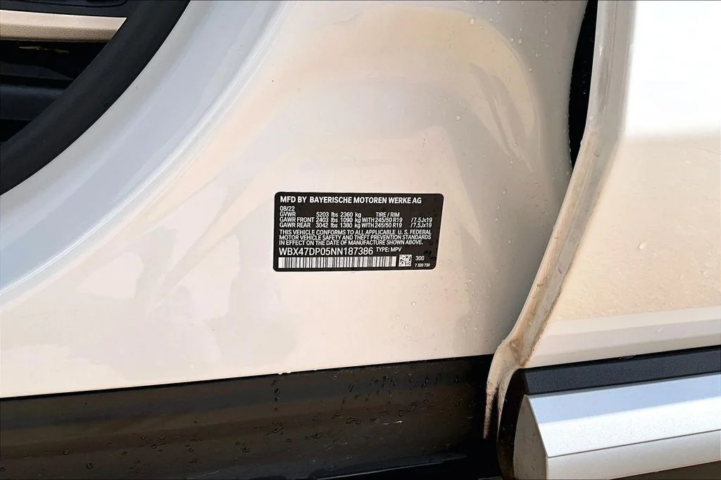 Used 2022 White BMW sDrive30i image 31