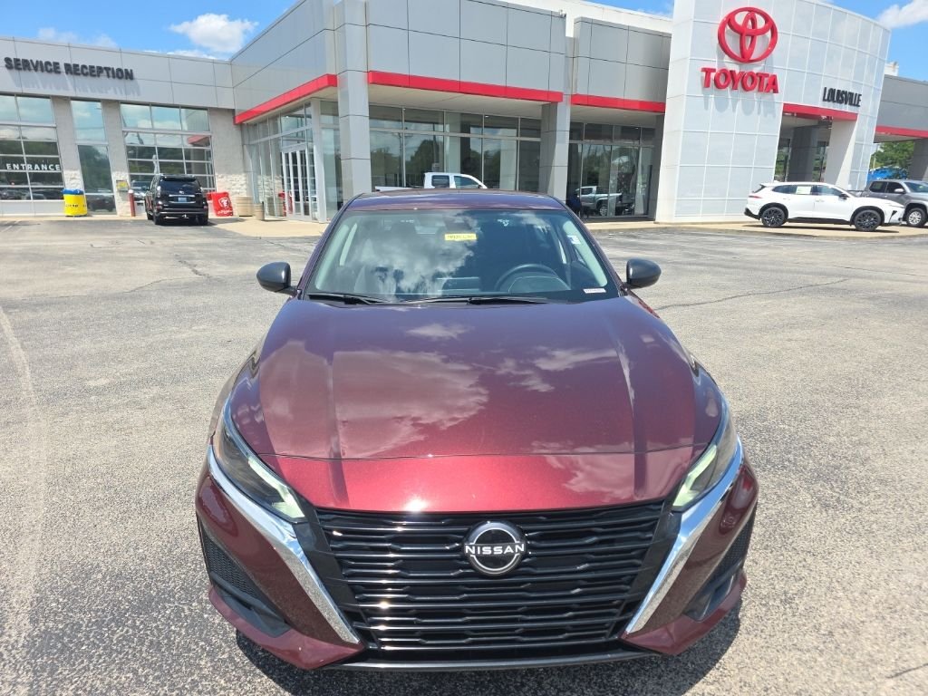 Used 2025  Nissan 2.5 SV image 2