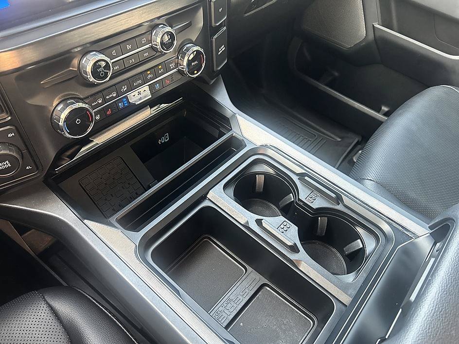 Used 2024 Gray Metallic Ford LARIAT image 19