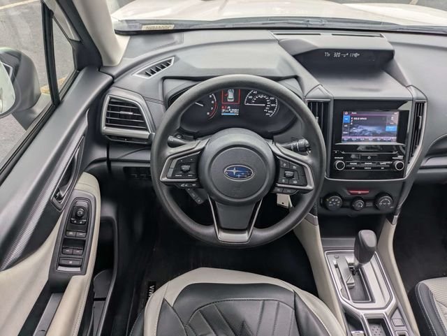 Used 2020 White Subaru Base image 13