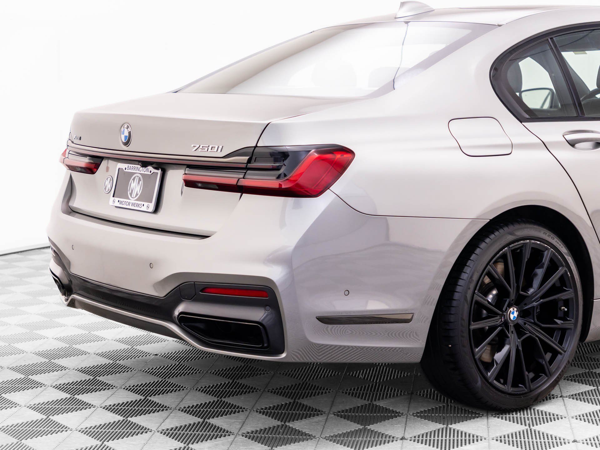 Used 2022 Donington Grey Metallic BMW 750i xDrive image 39