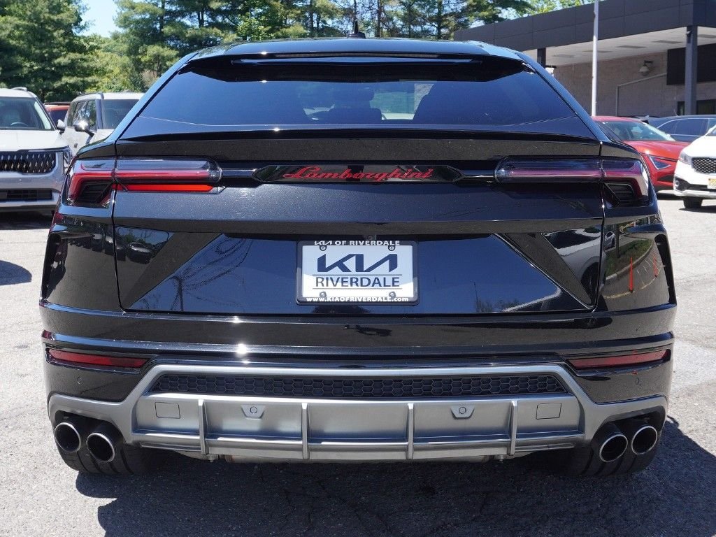 Used 2020 Black Lamborghini Base image 14