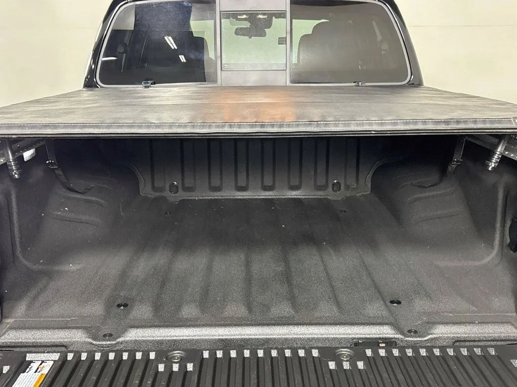Used 2022 Black Nissan PRO-4X image 21