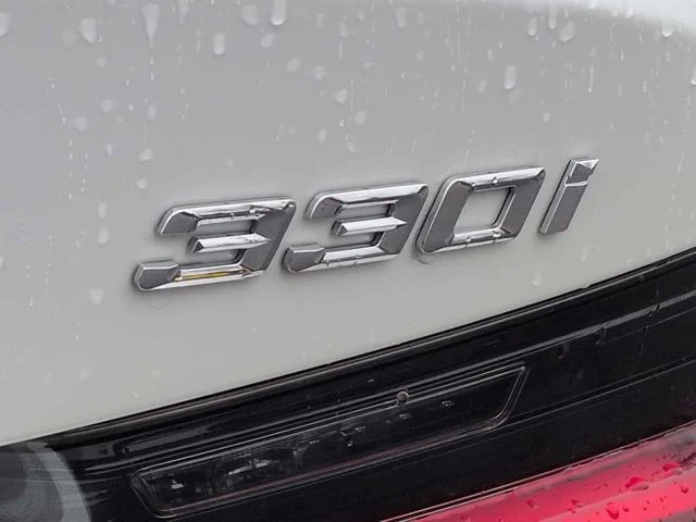 New 2024 Mineral White Metallic BMW 330i xDrive image 19