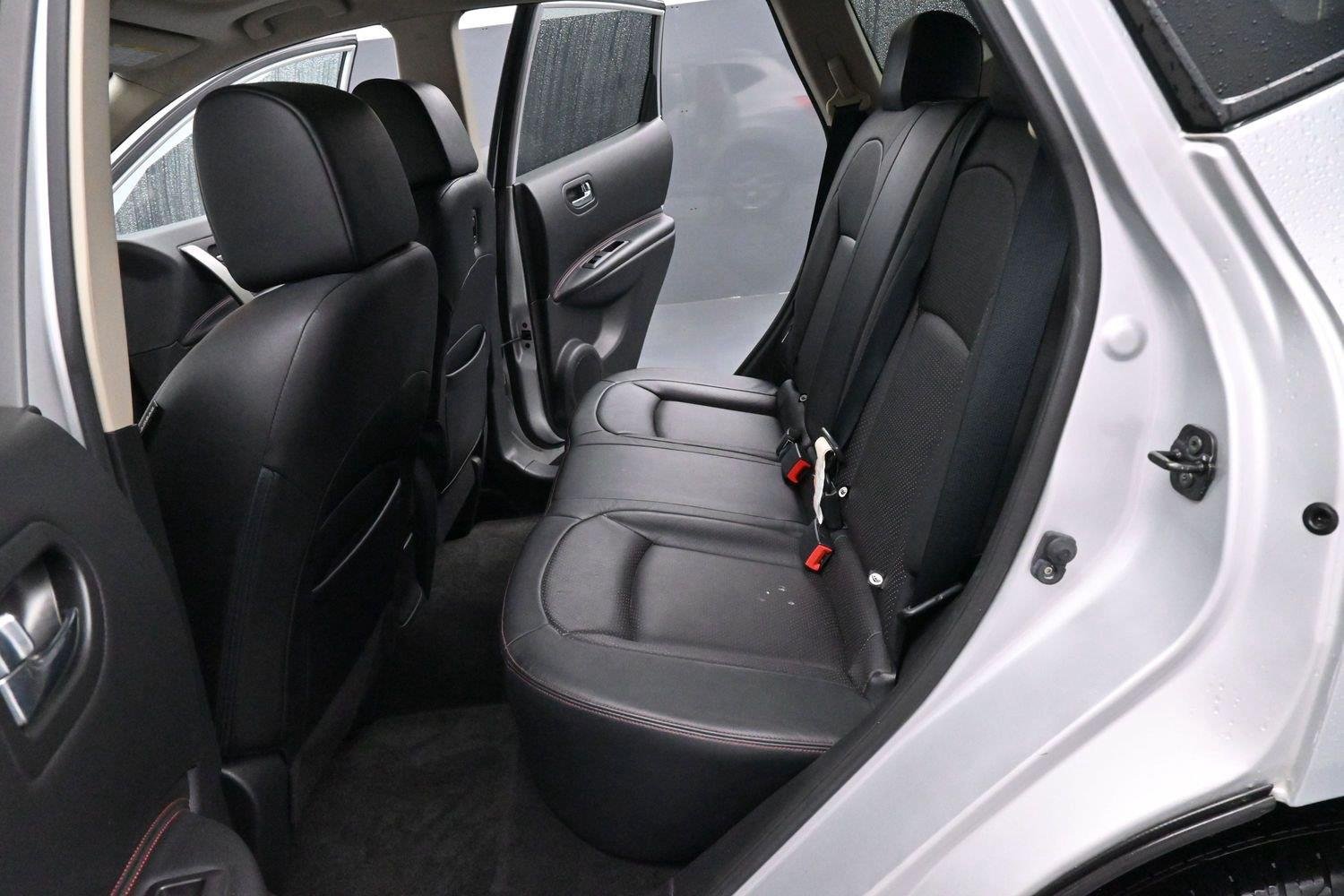 Used 2013 Brilliant Silver Nissan SL image 30