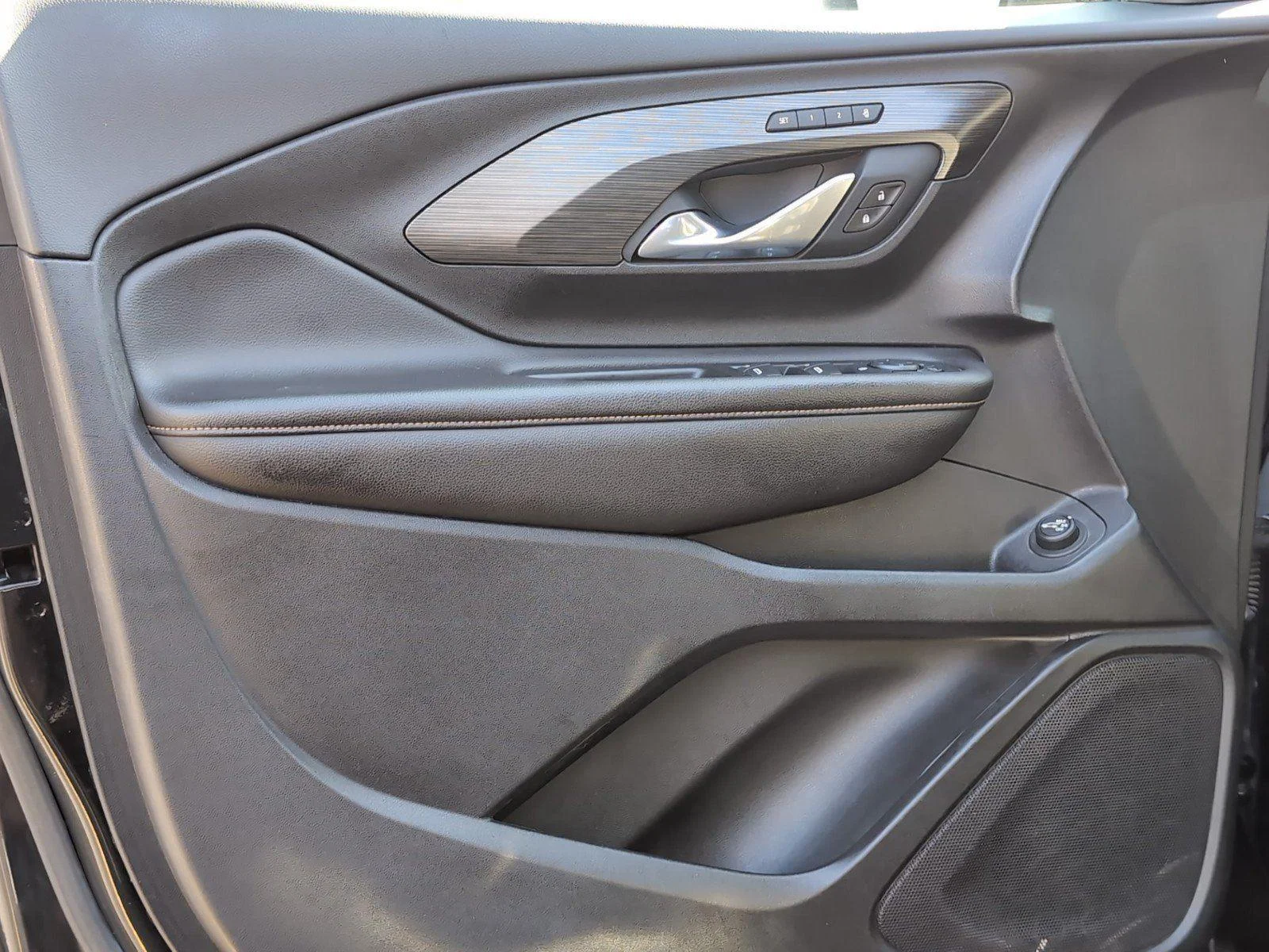 Used 2020 EBONY TWILIGHT METALLIC GMC SLT image 19
