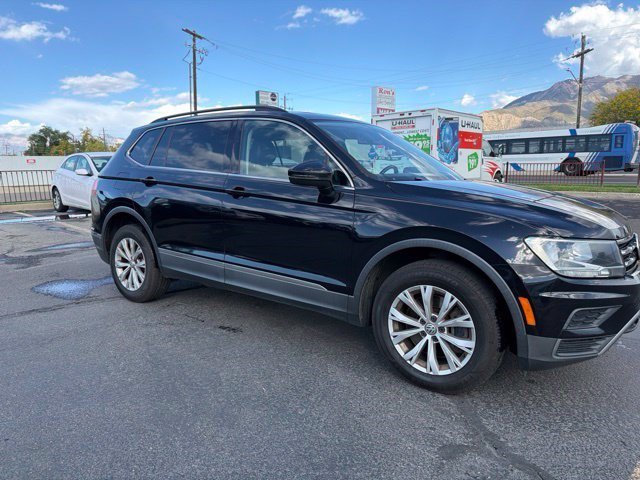 Used 2018 Pearl Metallic Volkswagen SE image 3