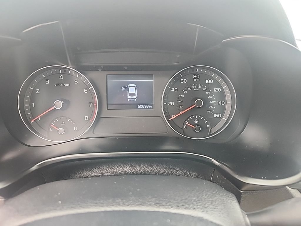 Used 2019 White Kia S image 20
