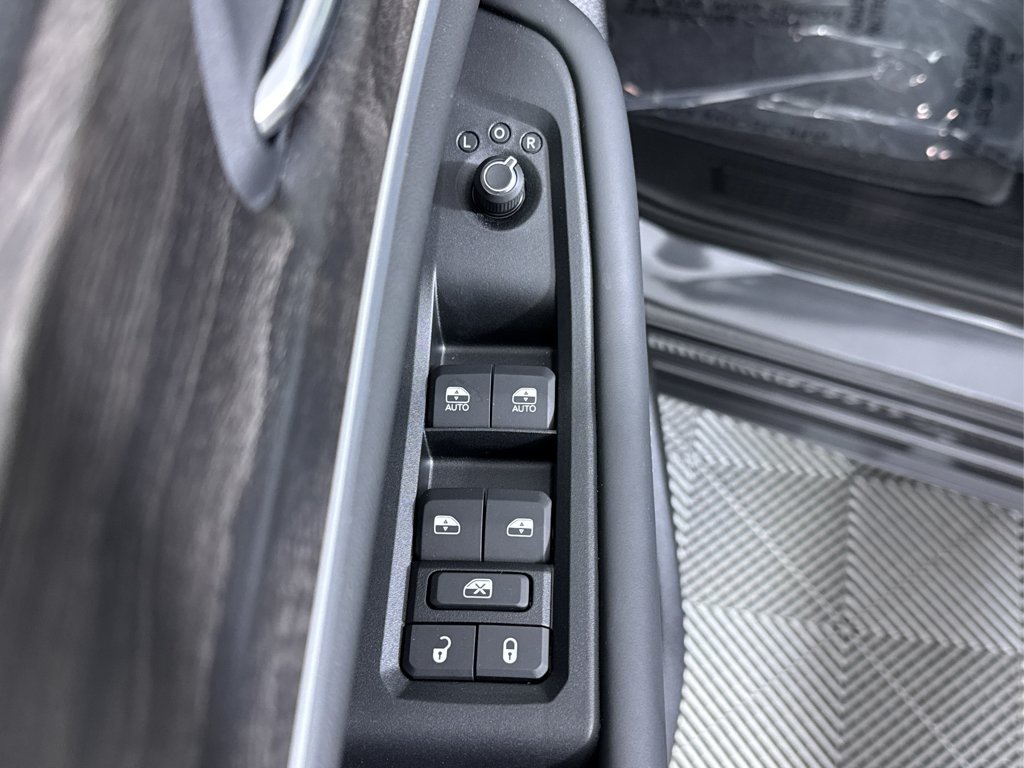 New 2026 Baltic Gray Metallic Clear-Coat Exterior Paint Jeep Limited Reserve image 26