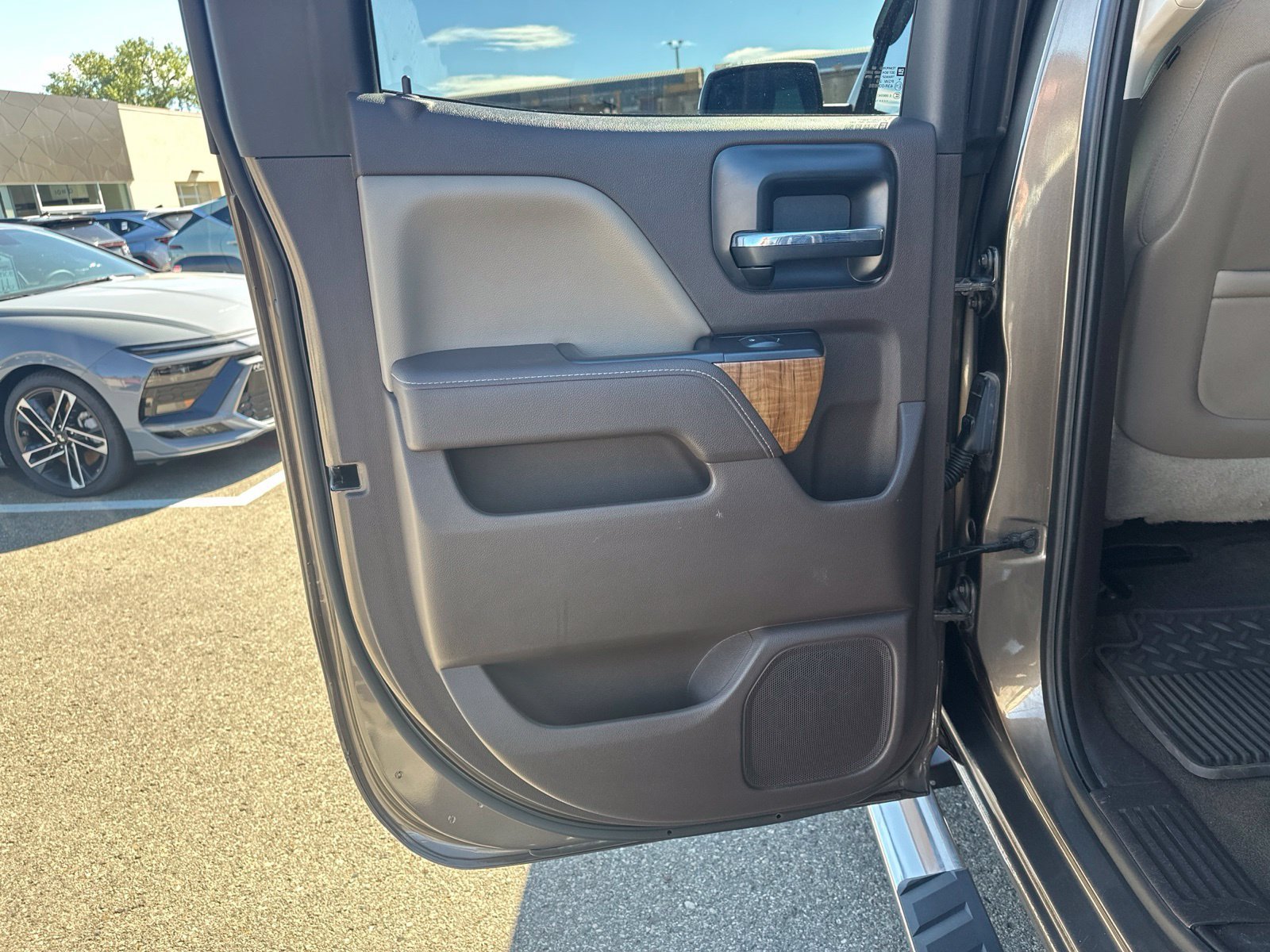 Used 2014 Brown GMC SLE image 21