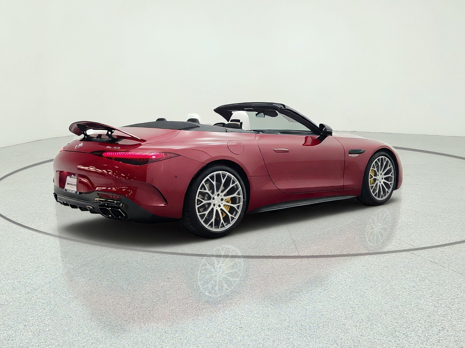 New 2027 MANUFAKTUR Patagonia Red Metallic Mercedes-Benz AMG® SL 63 Roadster image 5