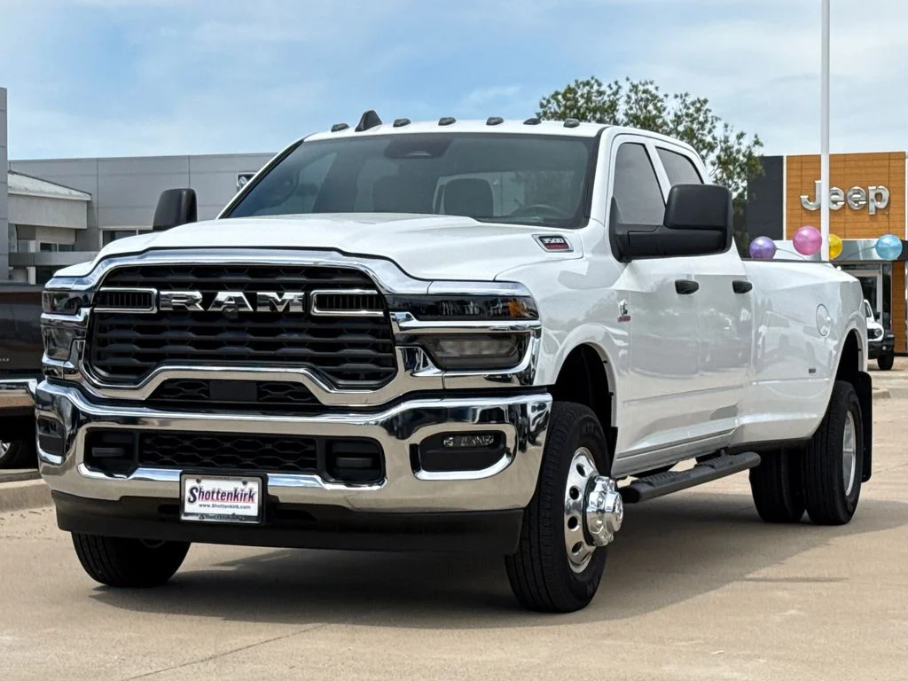 New 2026 Bright White Clear-Coat Exterior Paint RAM Tradesman image 3