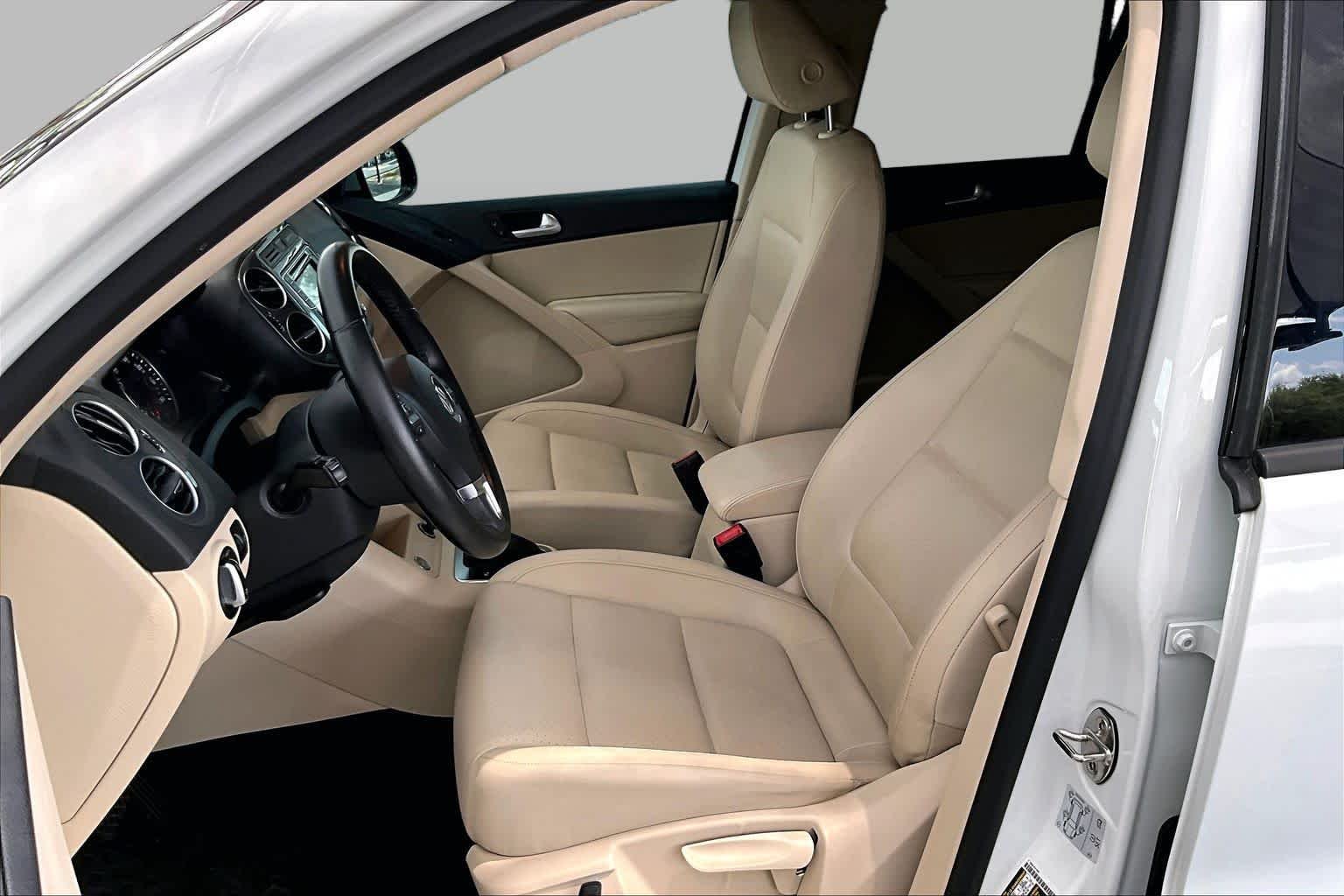 Used 2017  Volkswagen  image 8