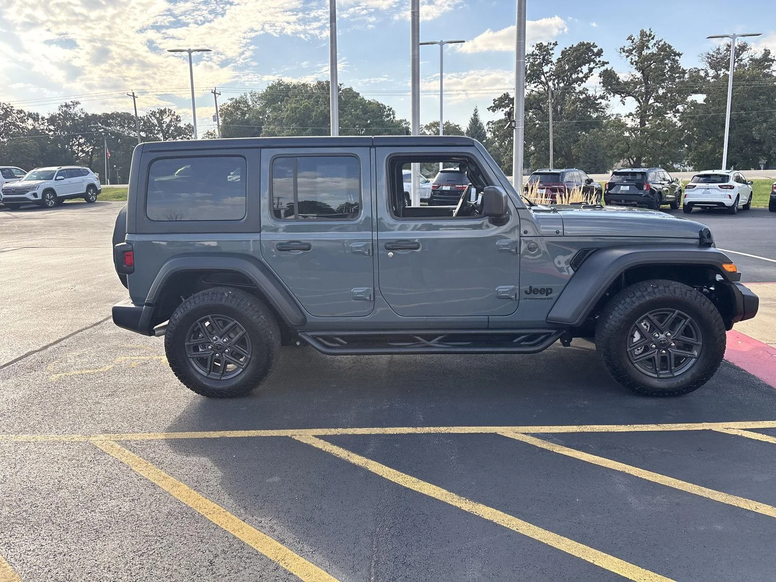 Used 2024 Anvil Clear Coat Jeep Sport S image 4