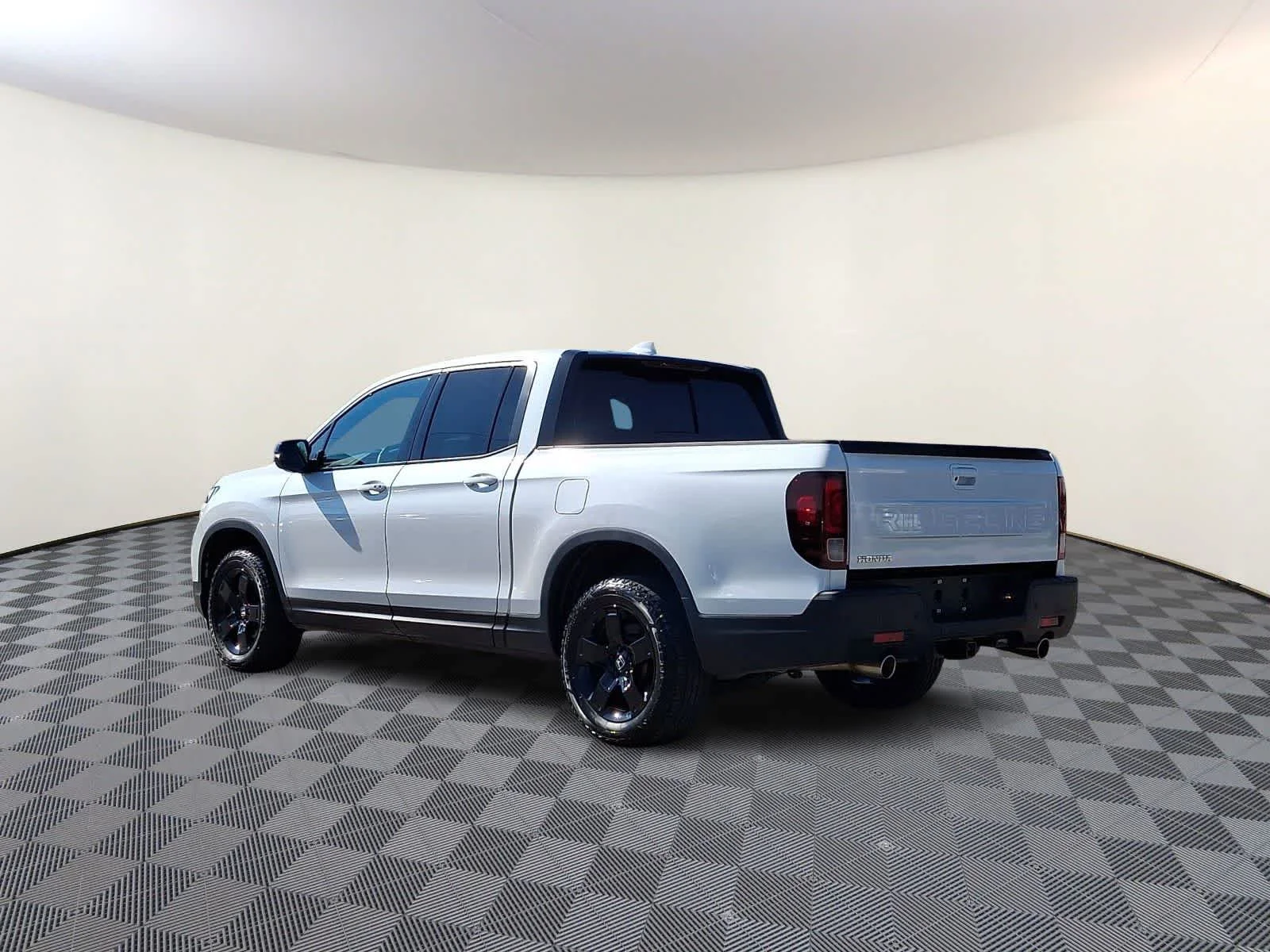 Used 2025 Platinum White Pearl Honda Black Edition image 7