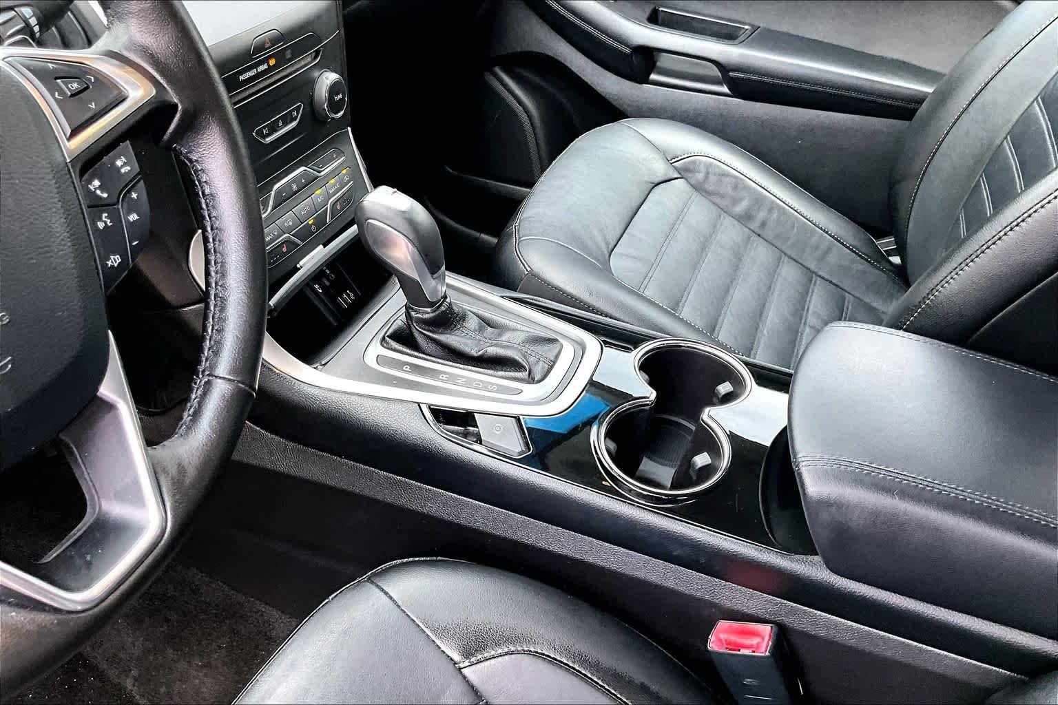 Used 2015 Magnetic Metallic Ford SEL image 19