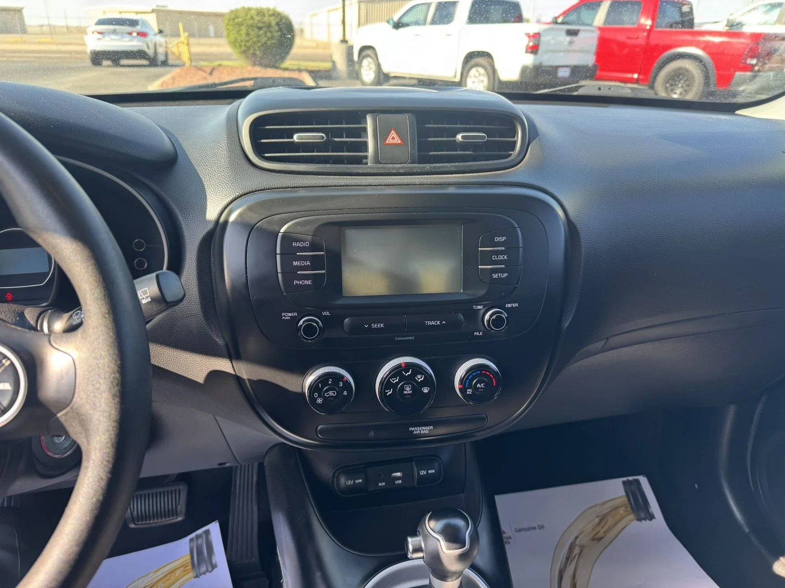 Used 2019 grey Kia Base image 14