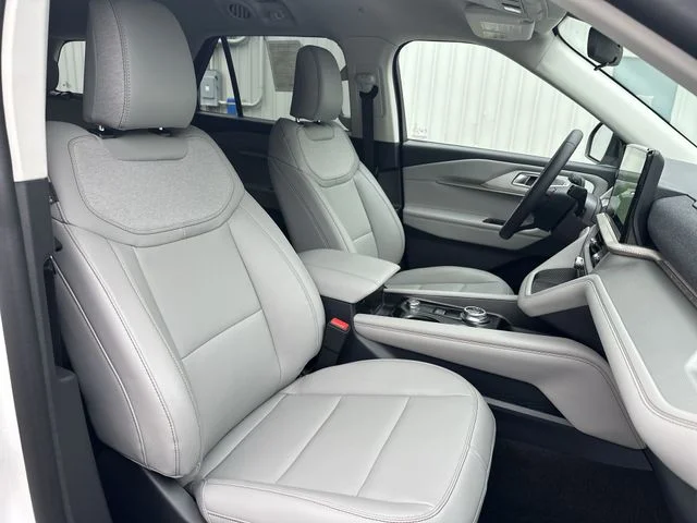 New 2026 Star White Metallic Tri-Coat Ford Active image 28