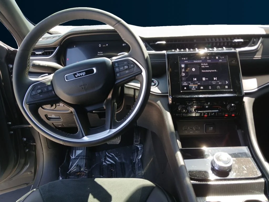 Used 2025 Gray Jeep Altitude X image 12