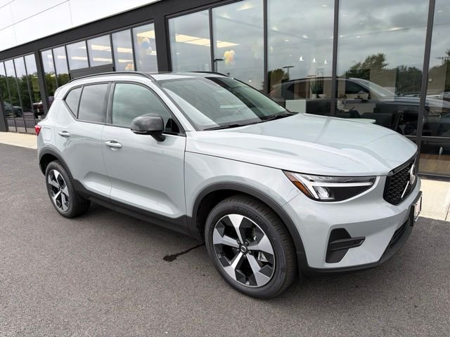 2026 Volvo XC40 B5 Core Dark AWD's photo
