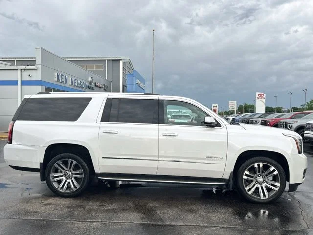Used 2017 White Frost GMC Denali image 13