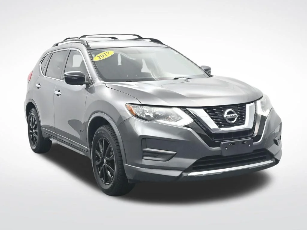 Used 2017 Gray Nissan SV image 3