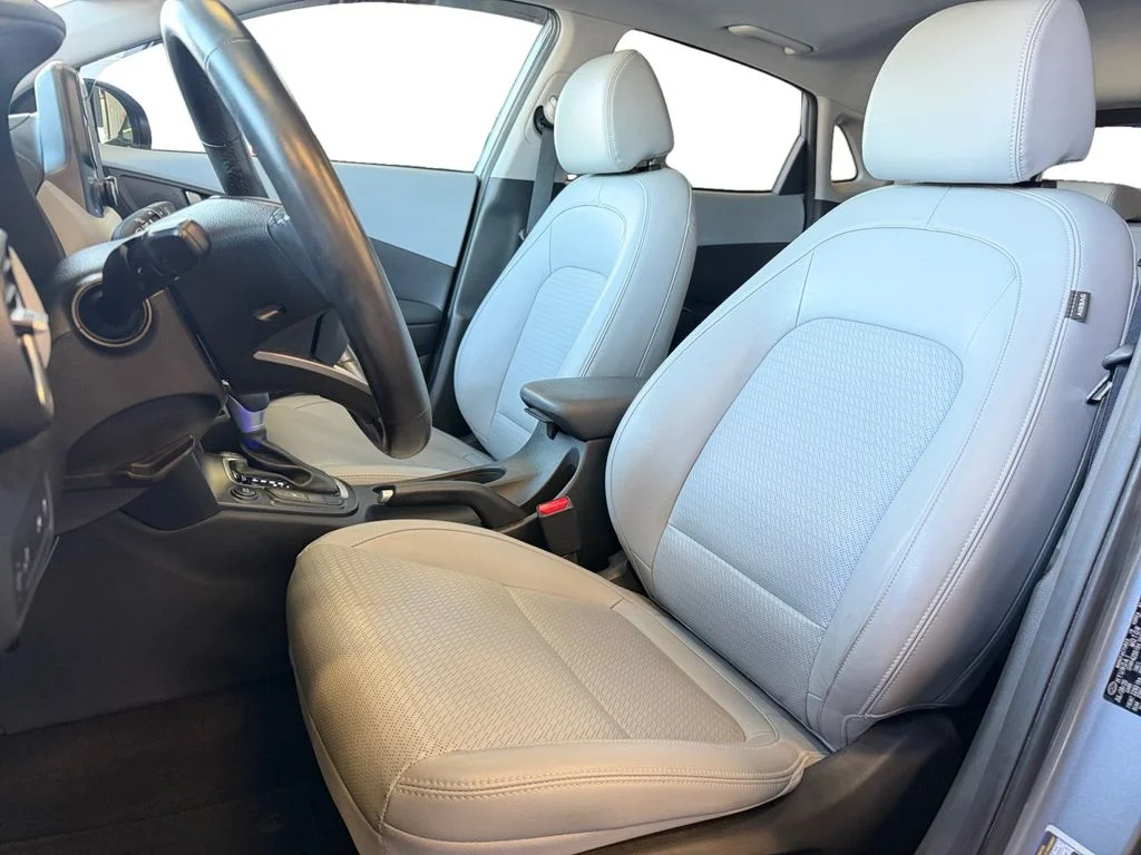 Used 2021 Silver Hyundai Limited image 27