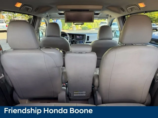 Used 2018 Gray Toyota XLE Premium image 42
