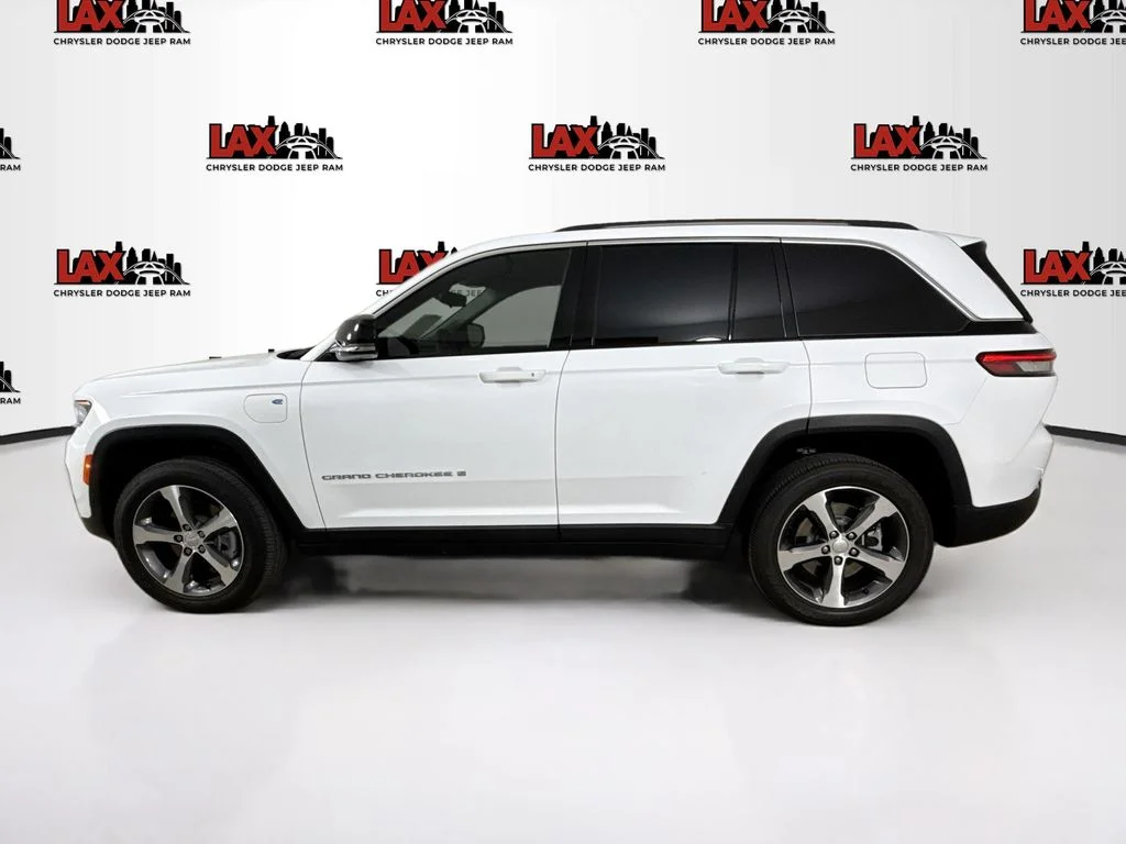 Used 2022 White Jeep 4xe image 4