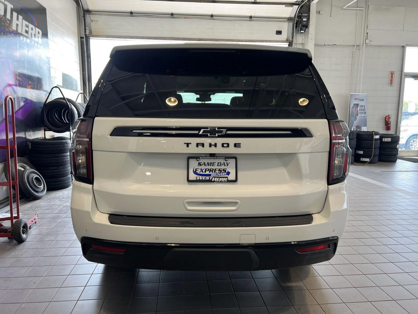 Used 2024 Summit White Chevrolet Z71 image 6