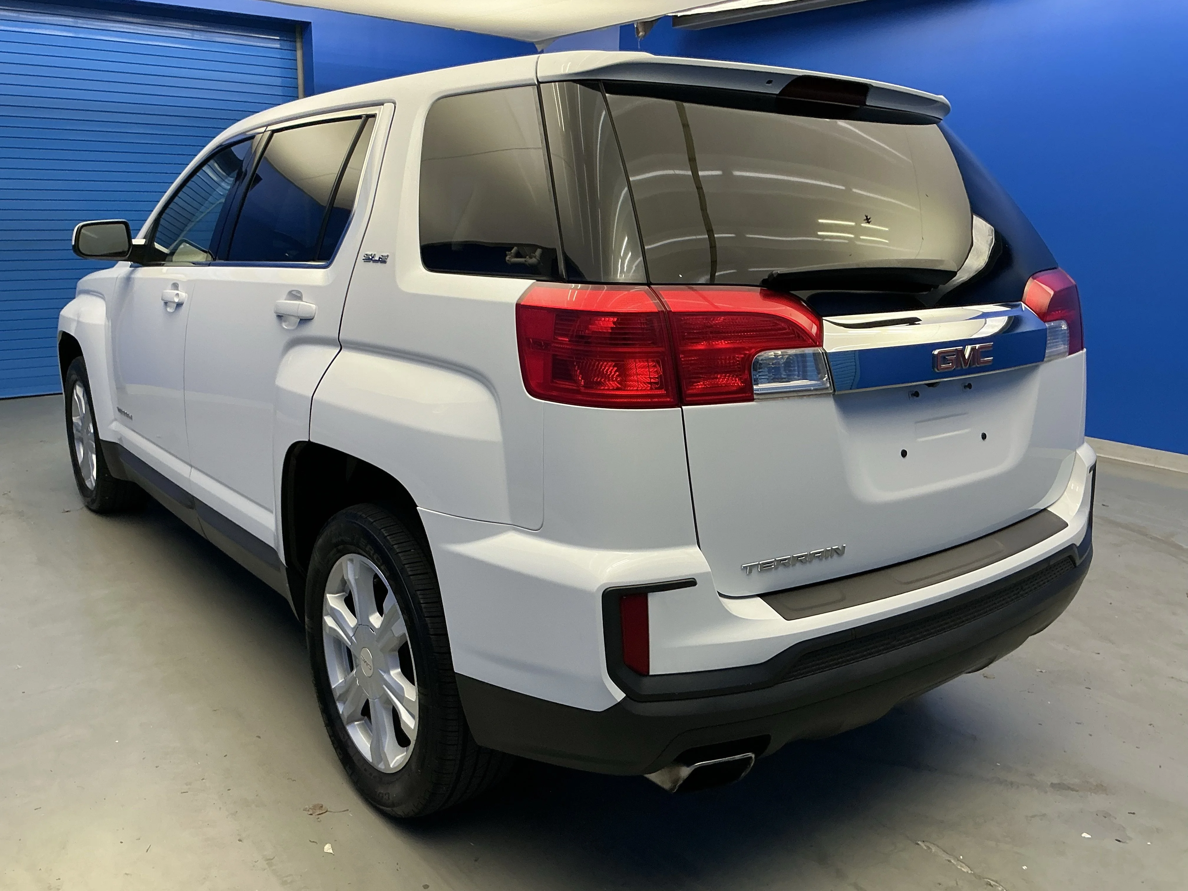 Used 2017 Summit White GMC SLE image 5
