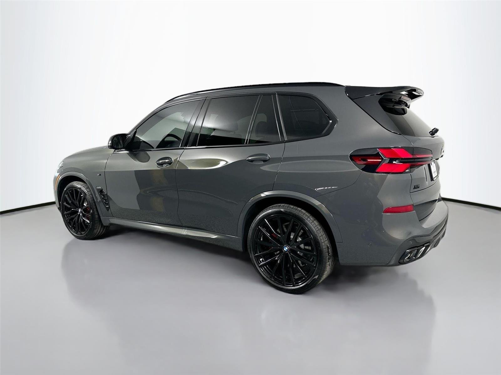 2026 BMW X5 M60i - Photo 8