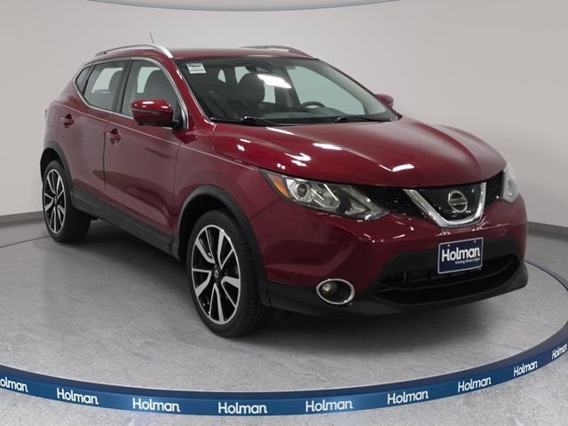 Used 2019 Red Nissan SL image 4