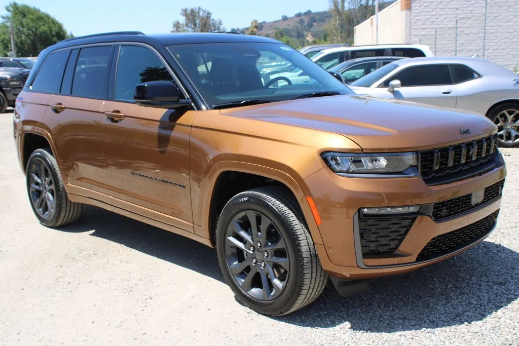 New 2026 Copper Shino Metallic Clear-Coat Exterior Paint Jeep Limited Reserve image 3