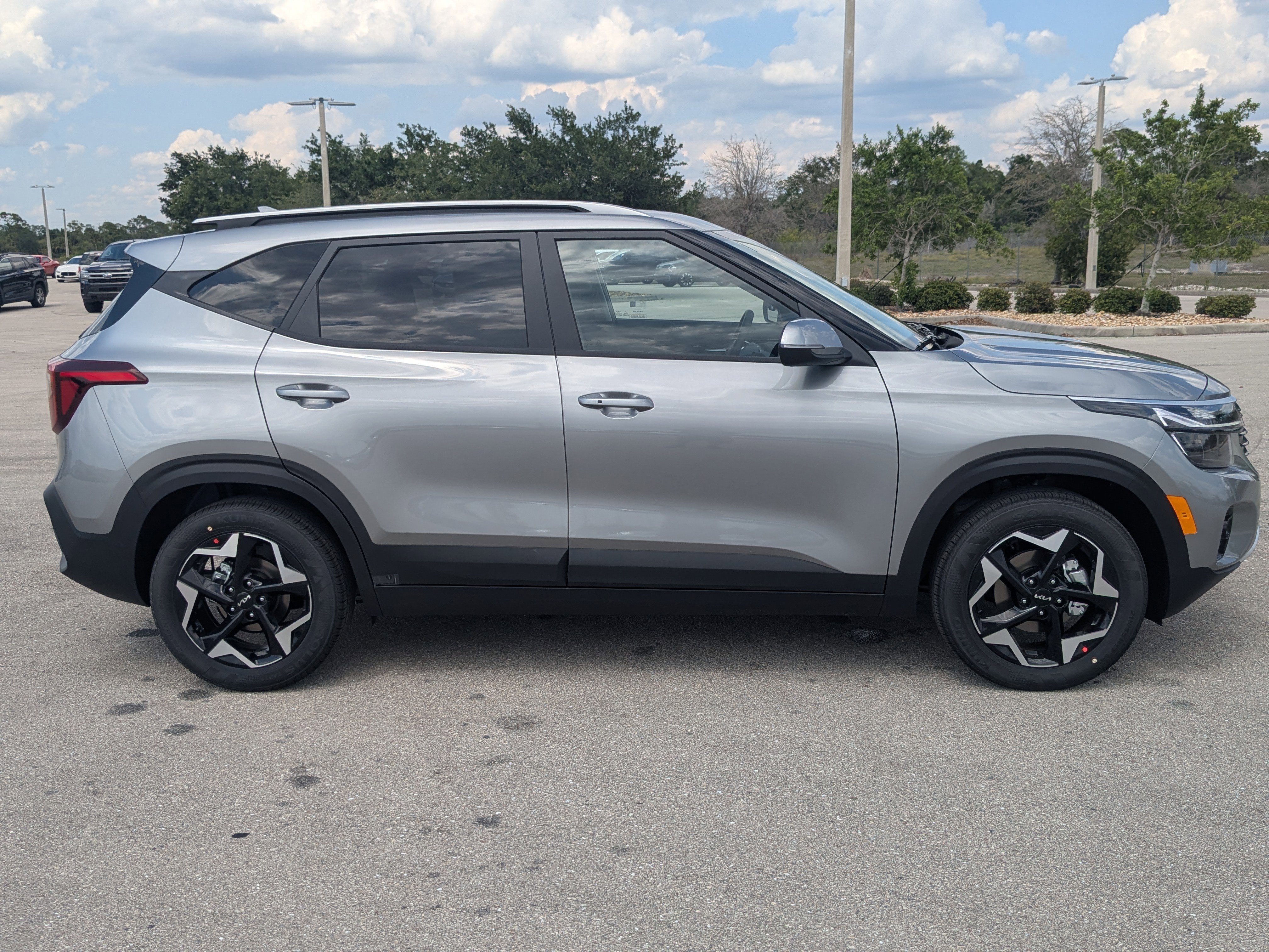 New 2026 Steel Gray Kia S image 4