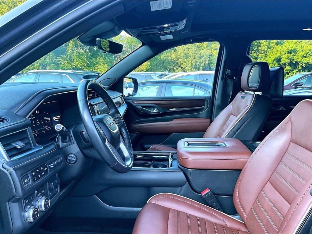 Used 2023 Silver GMC Denali Ultimate image 4