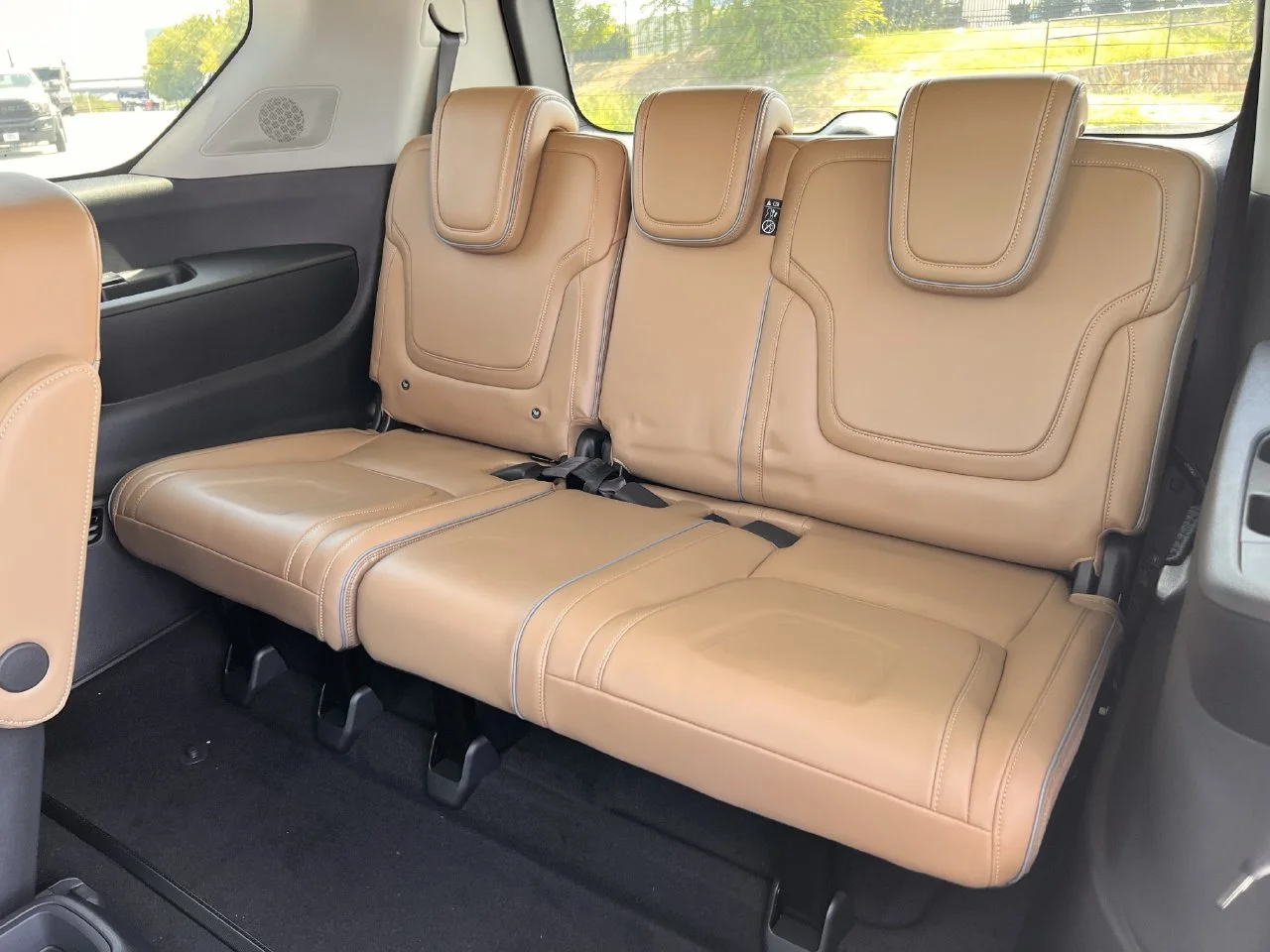 New 2027 RADIANT WHITE INFINITI Luxe 2WD image 28