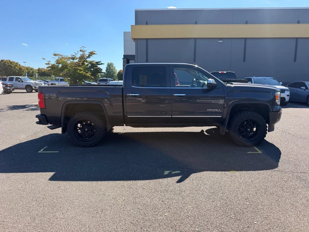 Used 2015 Silver GMC Denali image 5