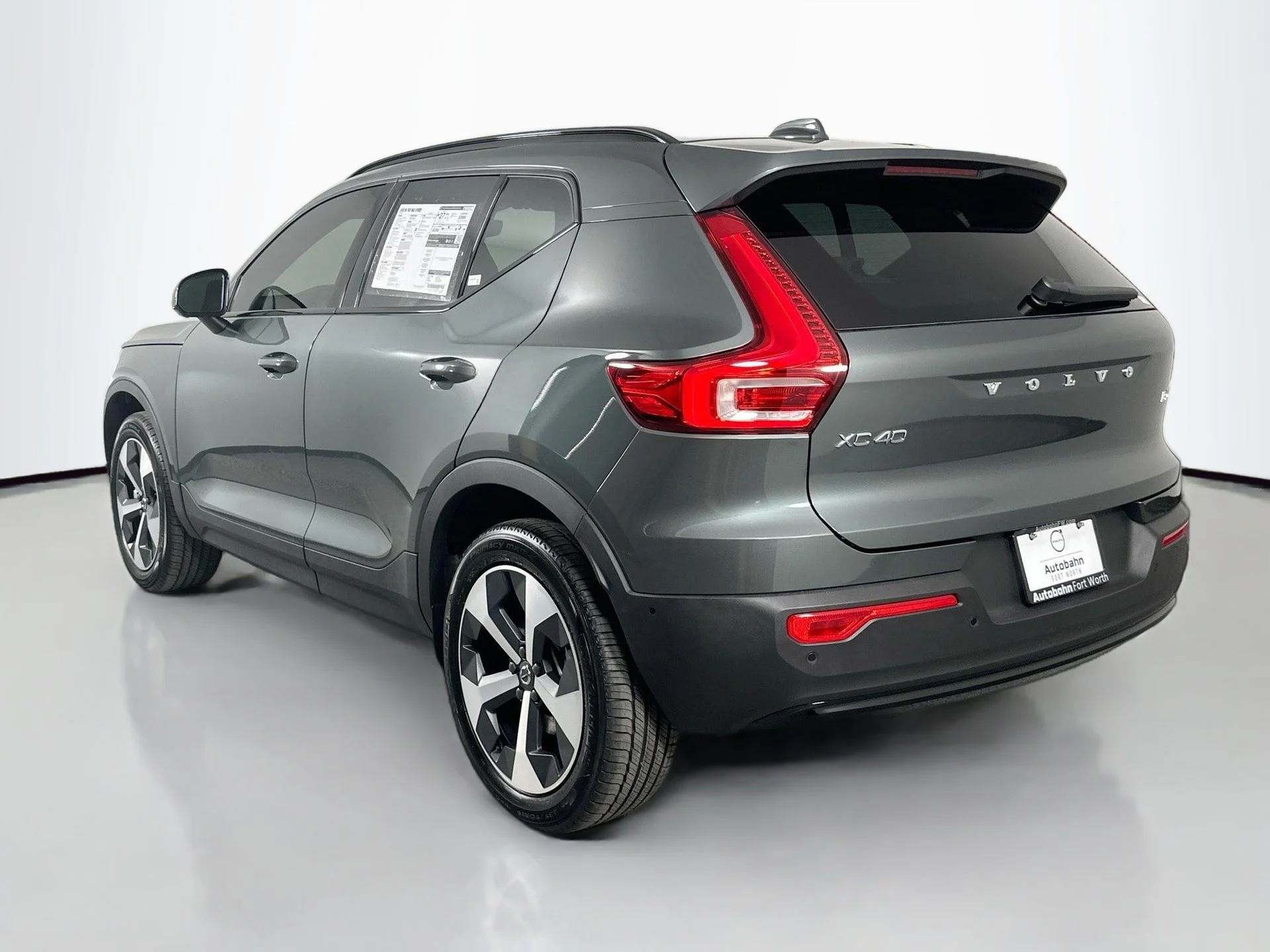 2026 Volvo XC40 Plus - Photo 7