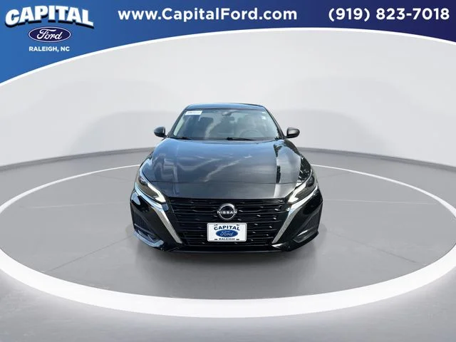 Used 2025 Black Nissan 2.5 SV image 3