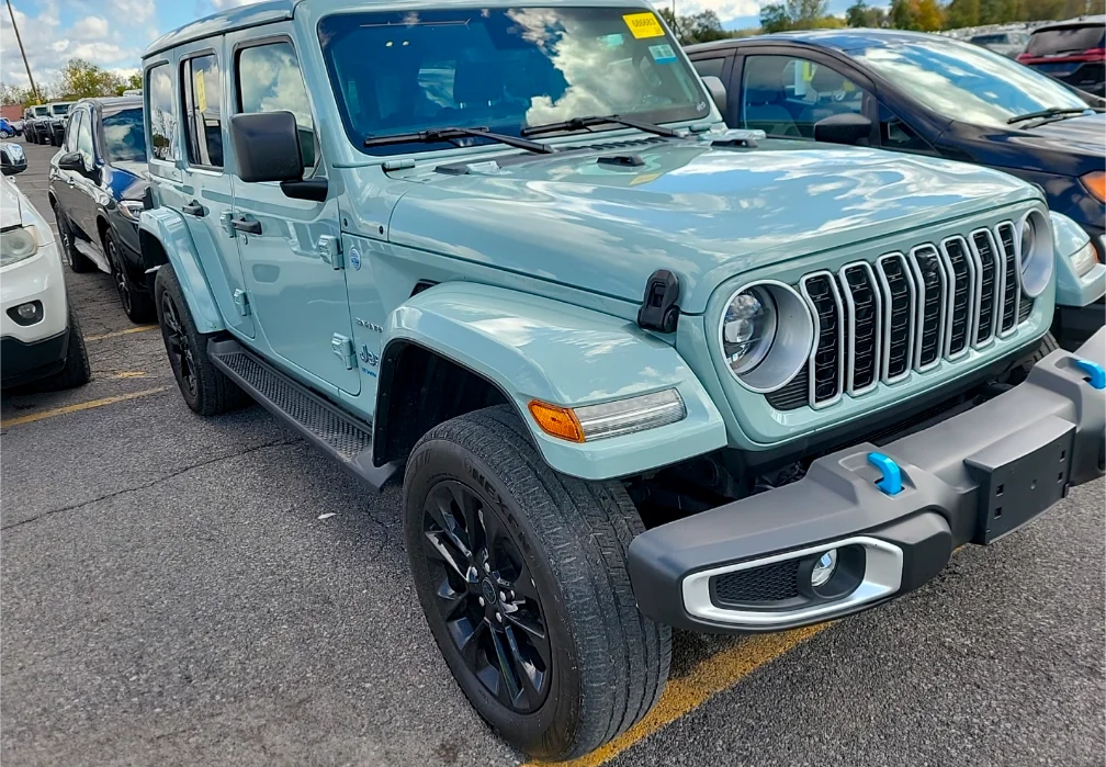 Used 2024  Jeep Sahara 4xe image 1