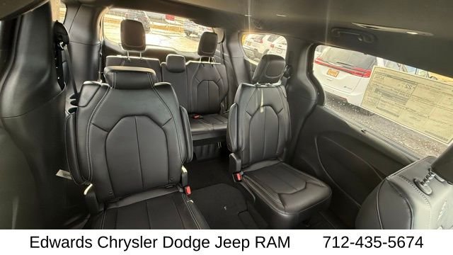 2026 Chrysler Pacifica Select - Photo 43