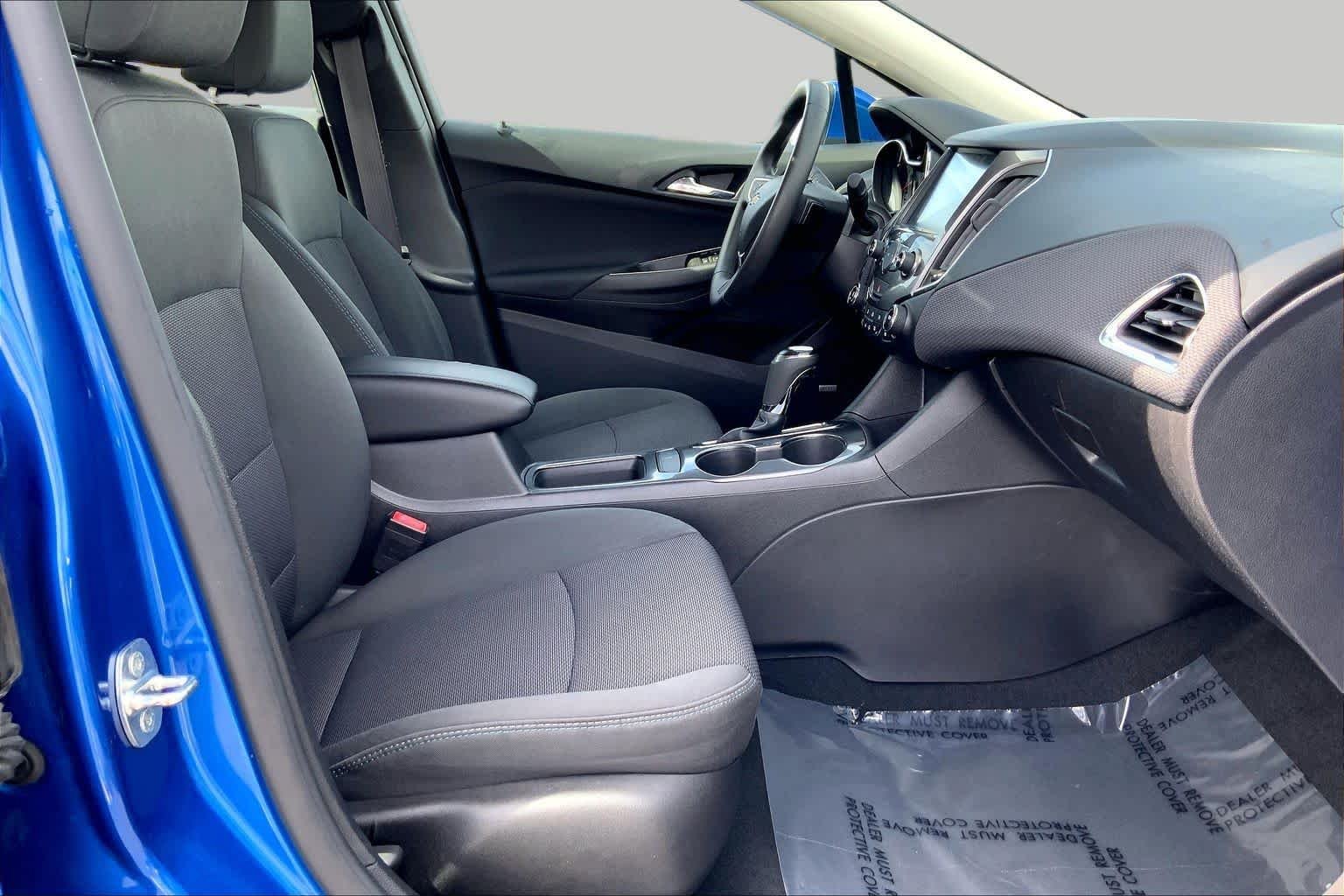 Pre-Owned 2017 Chevrolet Cruze LT