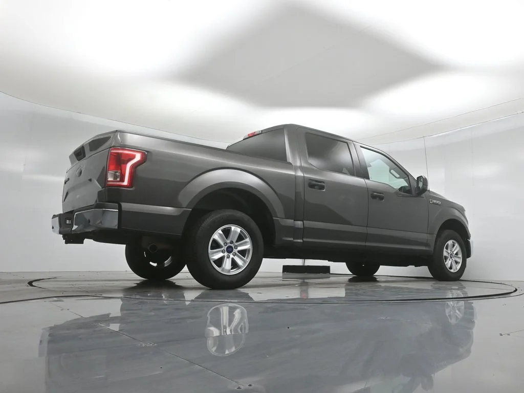 Used 2017 Gray Ford XLT image 41
